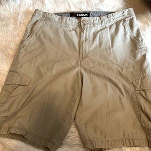 Tony Hawk brand tan cargo shorts in size 36 men’s